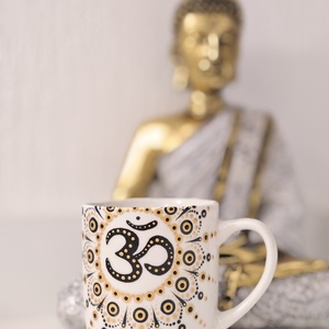 � Kézzel festett Om bögre � arany-fekete mandala mintával (280 ml) - otthon & életmód - konyhafelszerelés, tálalás - tálalás - bögre & csésze - Meska.hu