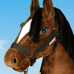 DorkaHorse seprűnyél ló, választható színben fekete kötőfékkel és szárral - játék & sport - plüssállat & játékfigura - ló - Meska.hu