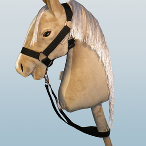 DorkaHorse seprűnyél ló, választható színben fekete kötőfékkel és szárral - játék & sport - plüssállat & játékfigura - ló - Meska.hu DorkaHorse seprűnyél ló, választható színben fekete kötőfékkel és szárral - játék & sport - plüssállat & játékfigura - ló - Meska.hu