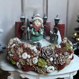 Adventi koszorú LED világítással (Kislány a parkban) - karácsony - adventi díszek - adventi koszorú - Meska.hu