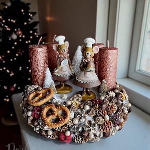 Cukrászlányok műhelyében adventi asztaldísz, Karácsony, Adventi díszek, Adventi gyertyadíszek és koszorúdíszek, Virágkötés, MESKA