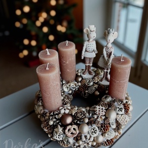 Visszafogott, natúr színvilágú, gazdagon díszített adventi koszorú egér párossal - karácsony - adventi díszek - adventi gyertyadíszek és koszorúdíszek - Meska.hu