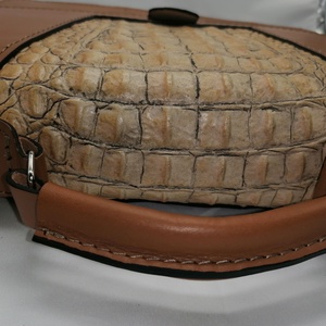 Bézs marhabőr aktatáska - táska & tok - kézitáska & válltáska - vállon átvethető táska - Meska.hu