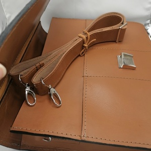 Bézs marhabőr aktatáska - táska & tok - kézitáska & válltáska - vállon átvethető táska - Meska.hu