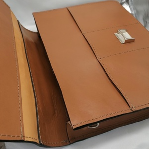 Bézs marhabőr aktatáska - táska & tok - kézitáska & válltáska - vállon átvethető táska - Meska.hu