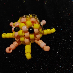 Sárga-rózsaszín Polip kulcstartó gyöngyből, Táska & Tok, Kulcstartó & Táskadísz, Táskadísz, Mindenmás, MESKA