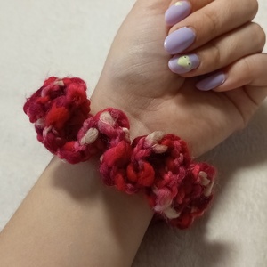 Horgolt pirosas scrunchie hajgumi  - ruha & divat - hajdísz & hajcsat - hajgumi - Meska.hu