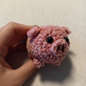 Cuki horgolt rózsaszín mini malac plüss , Játék & Sport, Plüssállat & Játékfigura, Malac, Varrás, Horgolás, MESKA