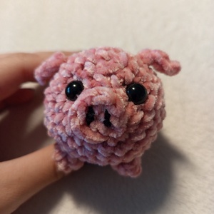 Cuki horgolt rózsaszín mini malac plüss  - játék & sport - plüssállat & játékfigura - malac - Meska.hu
