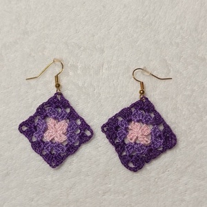 Horgolt lila négyzet fülbevaló , Ékszer, Fülbevaló, Lógó fülbevaló, Horgolás, Ékszerkészítés, MESKA