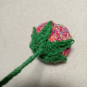 Horgolt szivárvány rózsa szál  - otthon & életmód - dekoráció - virágdísz és tartó - csokor & virágdísz - Meska.hu