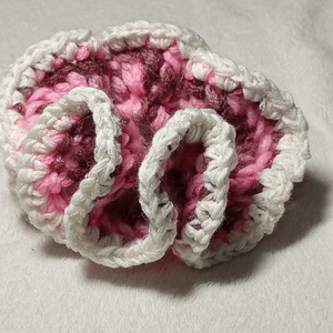 Horgolt fehér szélű rózsaszín hajgumi scrunchie , Ruha & Divat, Hajdísz & Hajcsat, Hajgumi, Horgolás, MESKA