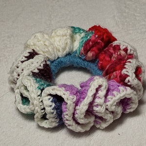 Horgolt fehér szélű színes hajgumi scrunchie , Ruha & Divat, Hajdísz & Hajcsat, Hajgumi, Horgolás, MESKA