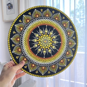 Pontozott mandala Swarovski kristállyal - átmérő 30cm - otthon & életmód - dekoráció - fali és függő dekoráció - falra akasztható dekor - Meska.hu