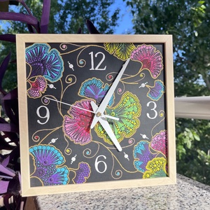 Falióra képkeretben, festett biloba levéllel - 25 x 25 cm, Otthon & Életmód, Dekoráció, Fali és függő dekoráció, Falióra & óra, Festett tárgyak, MESKA