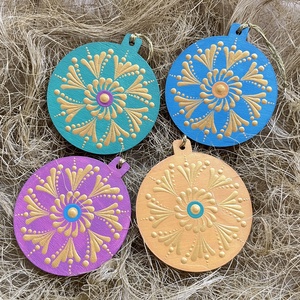 Színes arany mandala karácsonyfadísz szett  4 db, kézzel festett, elegáns ünnepi dekoráció - Meska.hu