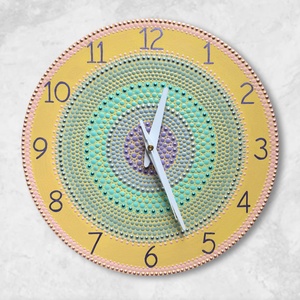 Vidám, kézzel festett mandala falióra gyerekszobába  sárga, lila és zöld színekben, Otthon & Életmód, Dekoráció, Fali és függő dekoráció, Falióra & óra, Festett tárgyak, MESKA