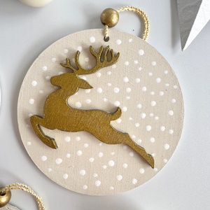 Kézzel festett fa karácsonyfadísz szett  Szarvas és hópelyhek - karácsony - karácsonyi lakásdekoráció - karácsonyfadíszek - Meska.hu