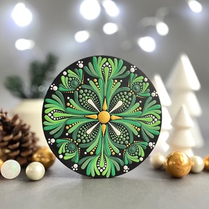 Zöld arany karácsonyi mandala hűtőmágnes (13,5 cm)  Ünnepi, kézzel festett dísz - karácsony - karácsonyi lakásdekoráció - karácsonyi lakásdíszek - Meska.hu
