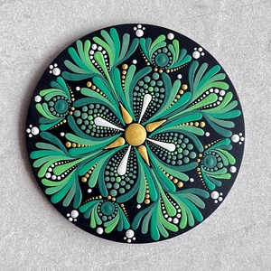 Zöld arany karácsonyi mandala hűtőmágnes (13,5 cm)  Ünnepi, kézzel festett dísz - karácsony - karácsonyi lakásdekoráció - karácsonyi lakásdíszek - Meska.hu