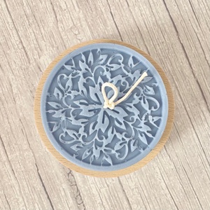 Kézműves gyertya fa tálkában, kék szójaviasz dekoráció virág / falevél mintával - otthon & életmód - gyertya, illat, aroma - gyertya - Meska.hu