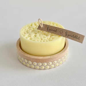 Kézműves gyertya fa tálkában, sárga szójaviasz dekoráció virág / falevél mintával, Otthon & Életmód, Gyertya, illat, aroma, Gyertya, Festett tárgyak, Gyertya-, mécseskészítés, MESKA