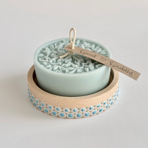Kézműves gyertya fa tálkában, jégkék szójaviasz dekoráció virág / falevél mintával - otthon & életmód - gyertya, illat, aroma - gyertya - Meska.hu