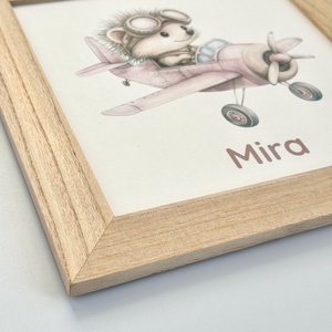 Repülős süni babaszoba falikép natúr fa keretben névvel 25x25 - baba - mama - babaszoba dekoráció - babaszoba kép - Meska.hu