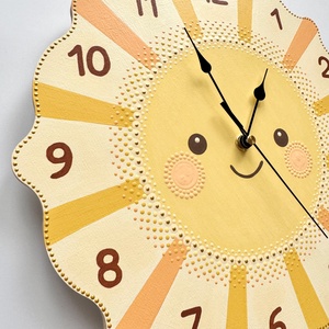 Mosolygó napocska gyerek falióra 30 cm � hullámos, meleg tónusú, csendes darab - otthon & életmód - dekoráció - fali és függő dekoráció - falióra & óra - Meska.hu