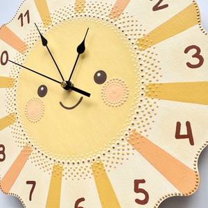 Mosolygó napocska gyerek falióra 30 cm � hullámos, meleg tónusú, csendes darab - otthon & életmód - dekoráció - fali és függő dekoráció - falióra & óra - Meska.hu