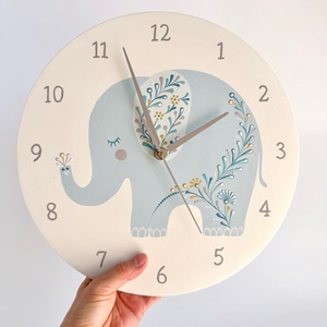 Kézzel festett elefántos falióra gyerekszobába � 30 cm - otthon & életmód - dekoráció - fali és függő dekoráció - falióra & óra - Meska.hu