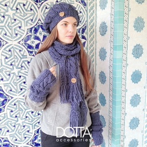 Sötétkék Dotta sapka - vastag meleg puha gyapjús fonalból kötve - csavart mintás női beret, barett - ruha & divat - sál, sapka, kendő - sapka - Meska.hu