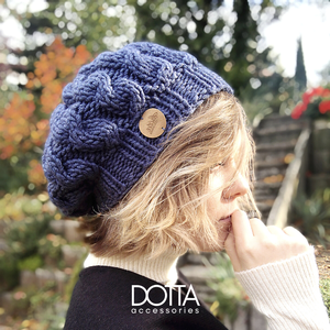 Dotta fehér kötött sapka - kézzel készült téli barett - meleg puha gyapjús fonalból - ruha & divat - sál, sapka, kendő - sapka - Meska.hu