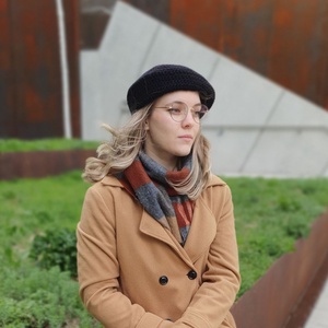Fekete svájci sapka - nőies beret fazon - vastag meleg téli gyapjús fonalból horgolt - Meska.hu