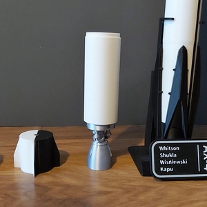 Falcon 9, 1:100 méretarányos rakétamodell. 66 cm magas, szeparálható. Kapu Tibor, a második magyar kutatóűrhajós.   - Meska.hu