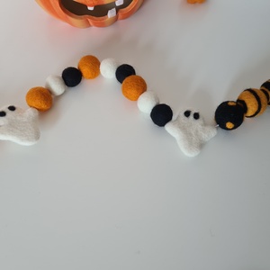 Halloween dekoráció, Halloween nemezgolyó  fűzr. Nemezelt szellem dekor, Halloween pom pom girland - otthon & életmód - dekoráció - halloween - halloweeni dekoráció - Meska.hu