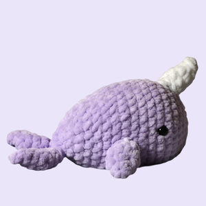 Horgolt lila narvál - játék & sport - plüssállat & játékfigura - hal - Meska.hu