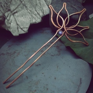 BeEql Sodalite lotus hajtű ékszer - ruha & divat - hajdísz & hajcsat - hajcsat & hajtű - Meska.hu