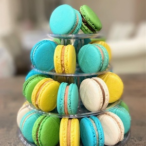 Macaron torony (4 emeletes) hordozóval - élelmiszer - édesség - Meska.hu