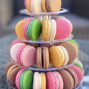 Macaron torony (4 emeletes) hordozóval - élelmiszer - édesség - Meska.hu