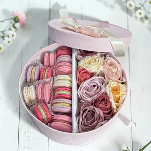 VIRÁGOS MACARON BOX � Elegancia és édesség egy dobozba zárva  - élelmiszer - édesség - macaron - Meska.hu