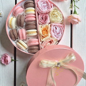 VIRÁGOS MACARON BOX � Elegancia és édesség egy dobozba zárva  - élelmiszer - édesség - macaron - Meska.hu
