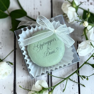 EGYEDI FELIRATOS MACARON DÍSZDOBOZBAN � Stílusos és édes köszönet a vendégeknek � - élelmiszer - édesség - macaron - Meska.hu