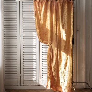 Narancssárga muszlin textil kézzel festett fotóháttér  - művészet - fotográfia - portré - Meska.hu