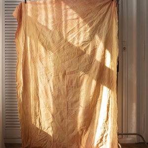 Narancssárga muszlin textil kézzel festett fotóháttér  - művészet - fotográfia - portré - Meska.hu