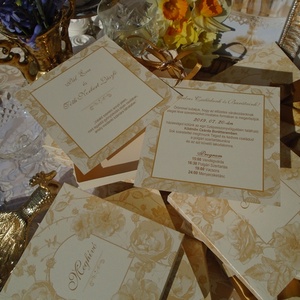 Dobozos esküvői meghívó arany rózsás grafikával és gyűrűvel - esküvő - meghívó & kártya - meghívó - Meska.hu