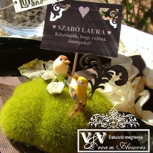 Esküvői ültetőkártya mohával kismadarakkal madarak szigete erdei és greenery esküvőre - esküvő - meghívó & kártya - ültetési rend - Meska.hu