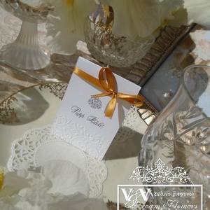 Esküvői ültetőkártya domborított mintával arany szalaggal Gatsby art deco stílusban - esküvő - meghívó & kártya - ültetési rend - Meska.hu