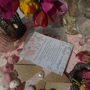 Csipkés rózsás esküvői meghívó domborított dísztokban szivecske medállal - esküvő - meghívó & kártya - meghívó - Meska.hu