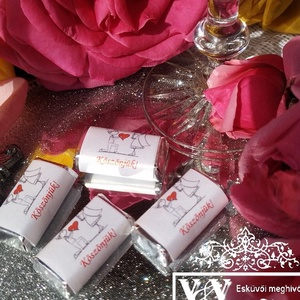 Esküvői csoki köszönetajándék, vidám mini csoki köszönőajándék, vendégajándék eljegyzésre cuki romantikus emberkékkel - esküvő - emlék & ajándék - köszönőajándék - Meska.hu